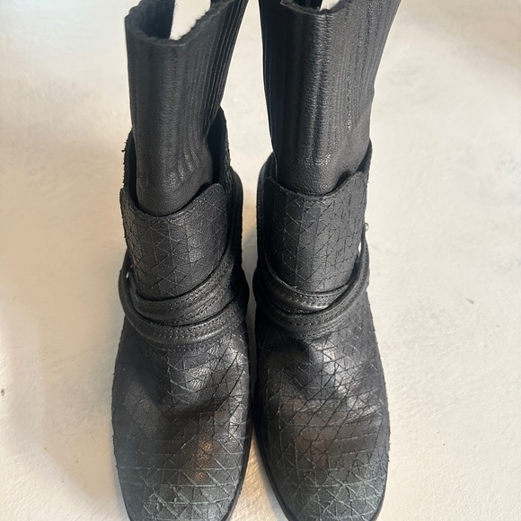🖤🏍️ Free People Textured Black Moto Ankle Booties - Picture 2 of 8
